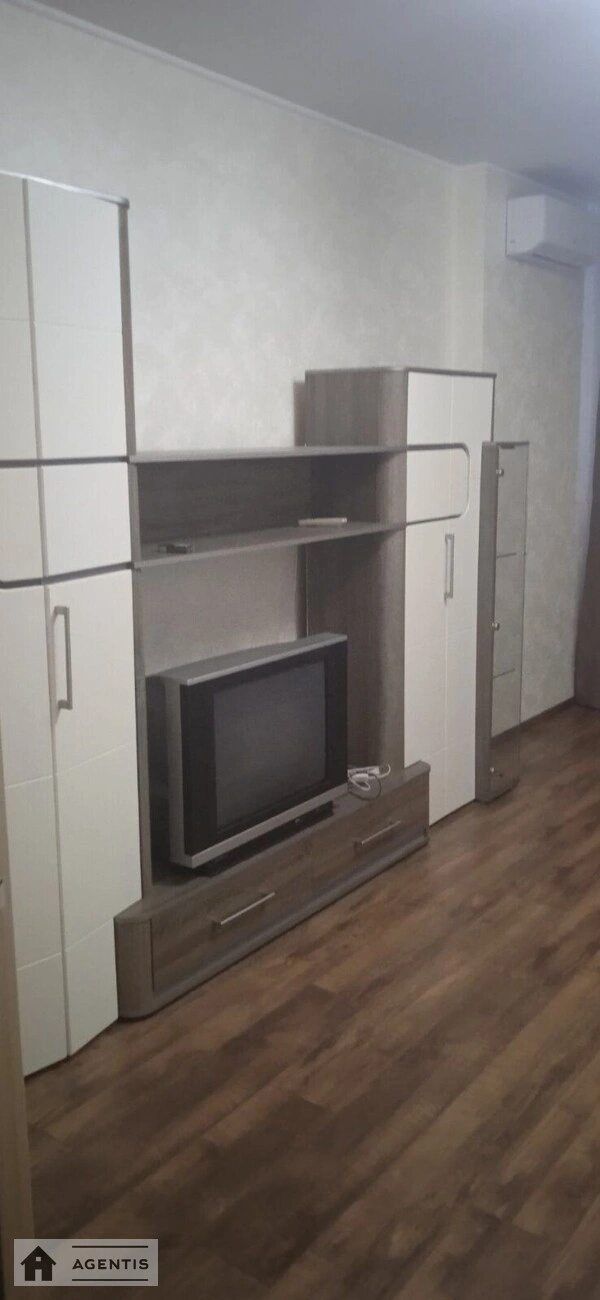 Сдам квартиру 2 комнаты, 68 m², 2 эт./22 этажа. 439, Юрія Поправки вул. (Миколи Лебедєва), Киев. 