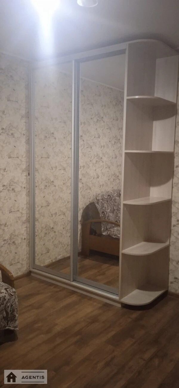 Сдам квартиру 2 комнаты, 68 m², 2 эт./22 этажа. 439, Юрія Поправки вул. (Миколи Лебедєва), Киев. 