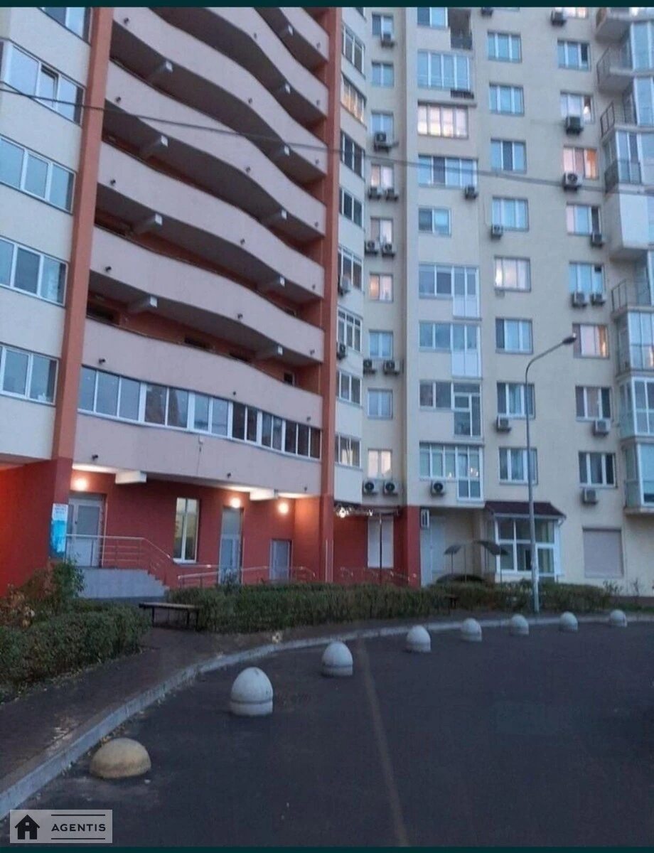 Сдам квартиру 2 комнаты, 68 m², 2 эт./22 этажа. 439, Юрія Поправки вул. (Миколи Лебедєва), Киев. 