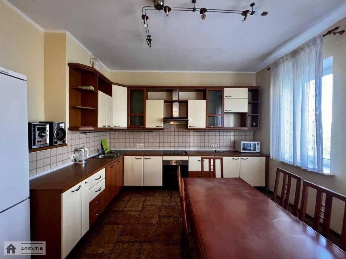 Сдам квартиру 4 комнаты, 138 m², 4 эт./18 этажей. 17, Ковпака 17, Киев. 