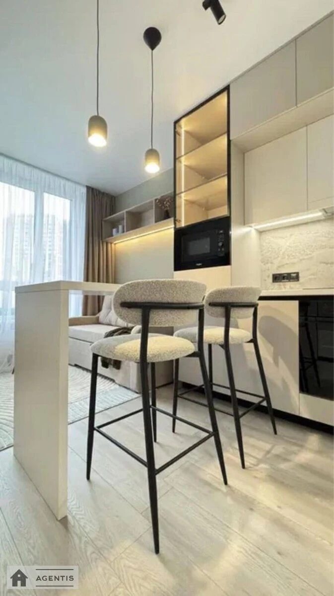 Сдам квартиру 2 комнаты, 40 m², 7 эт./25 этажей. Олександра Олеся вул., Киев. 