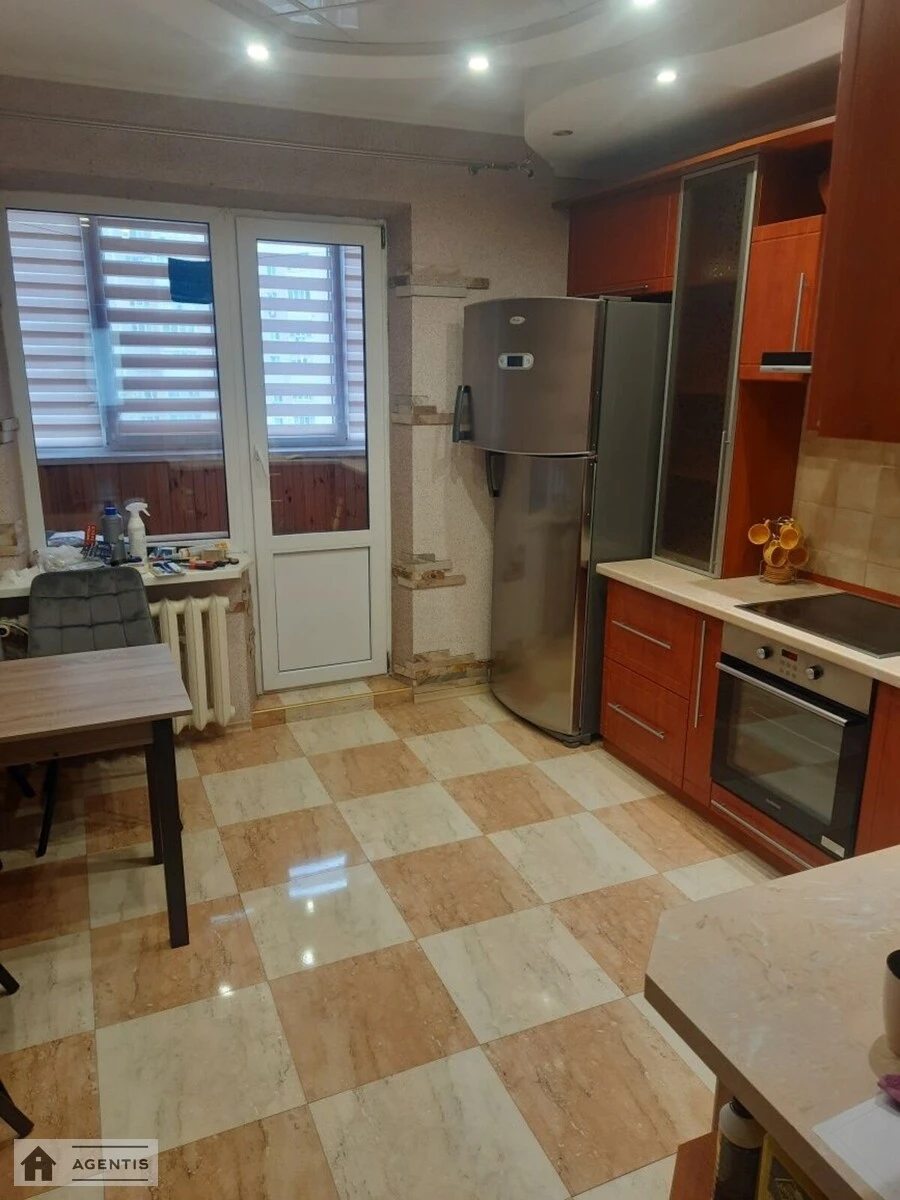 Сдам квартиру 2 комнаты, 64 m², 6 эт./16 этажей. Лесковская, Киев. 