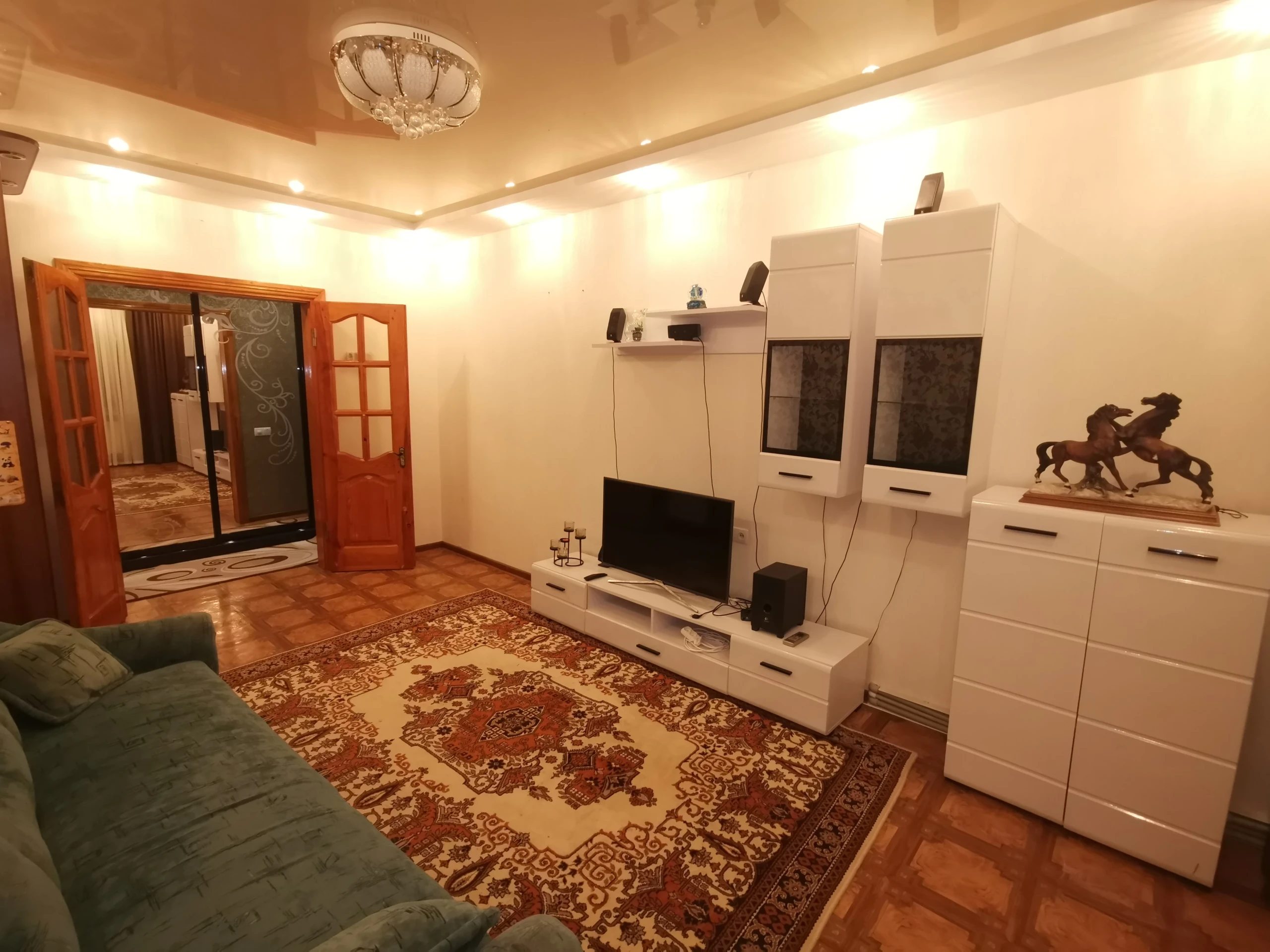 Apartments for sale 2 rooms, 52 m², 6th fl./9 floors. 44, Hrushevskoho , Bila Tserkva. 