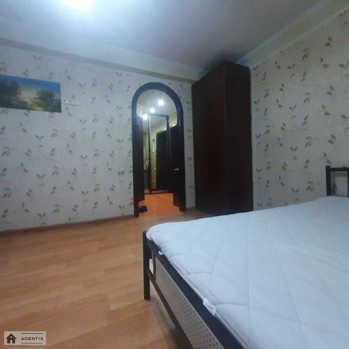 Apartment for rent 1 room, 29 m², 1st fl./9 floors. 45, Zhylyanska 45, Kyiv. 