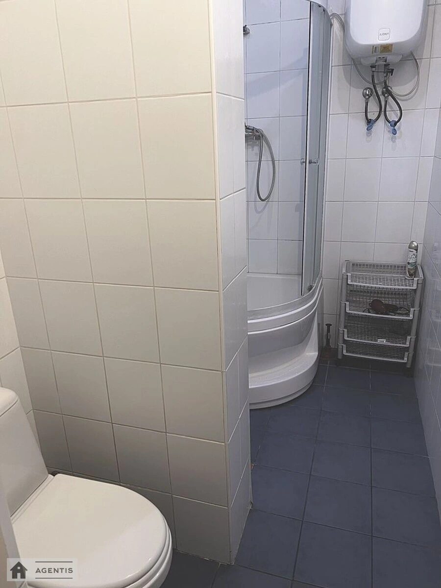 Apartment for rent 1 room, 40 m², 3rd fl./7 floors. 2, Tarasa Shevchenka bulv., Kyiv. 