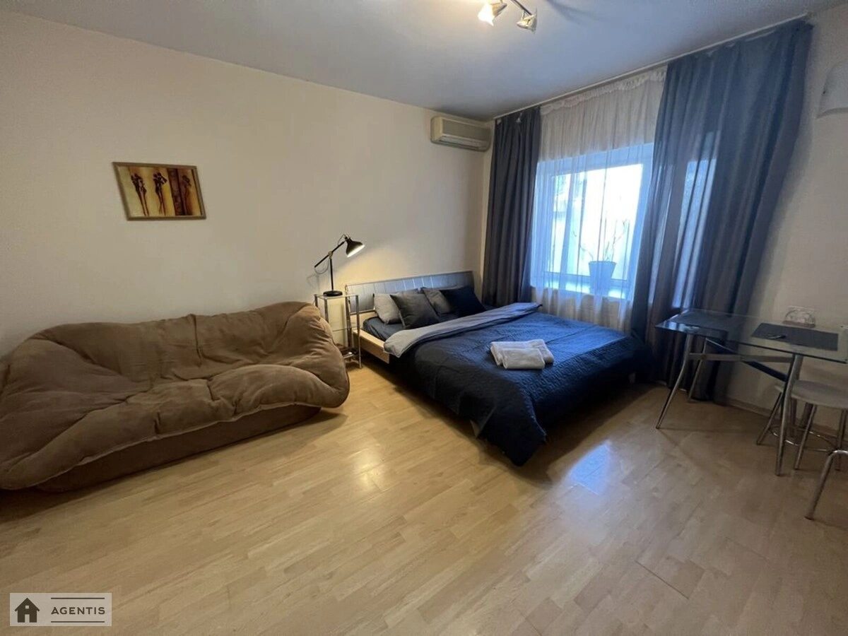 Apartment for rent 1 room, 40 m², 3rd fl./7 floors. 2, Tarasa Shevchenka bulv., Kyiv. 