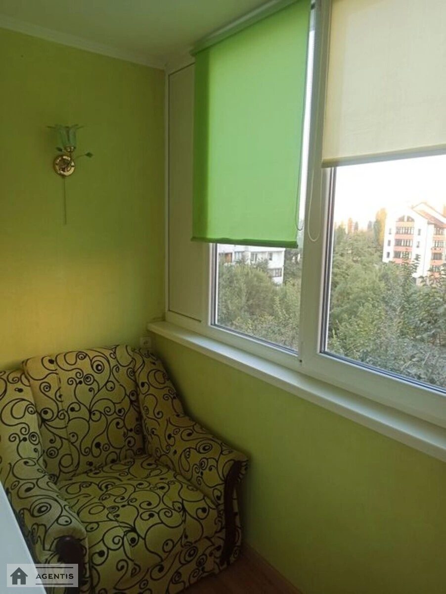 Apartment for rent 1 room, 37 m², 8th fl./10 floors. Solomyanskyy rayon, Kyiv. 