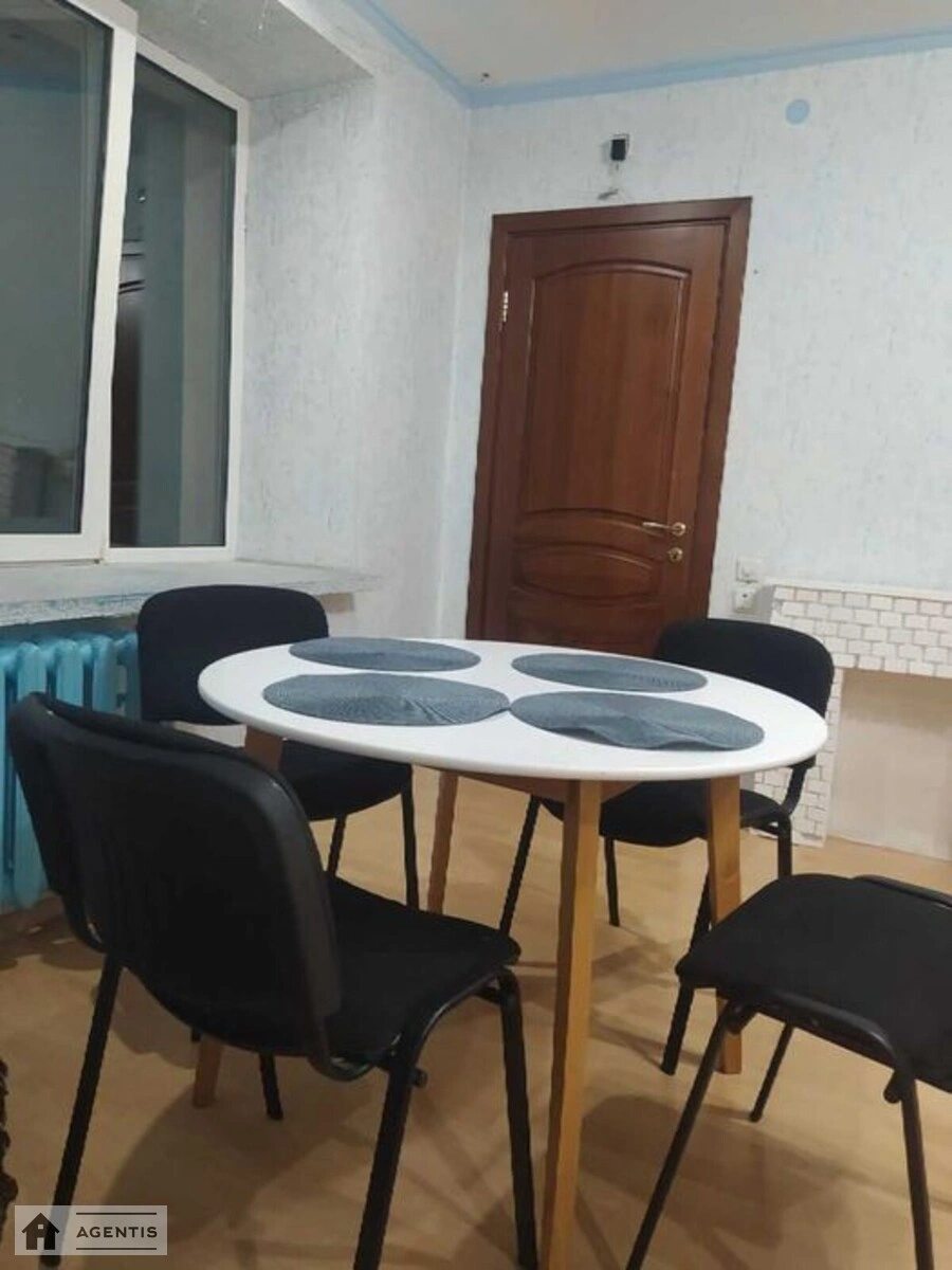 Apartment for rent 3 rooms, 107 m², 10th fl./17 floors. 5, Mykoly Holeho vul. Lebedyeva-Kumacha, Kyiv. 