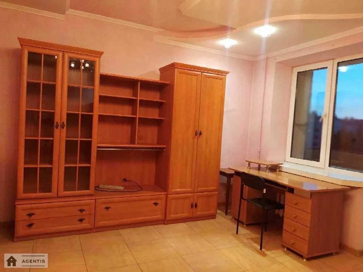 Сдам квартиру 3 комнаты, 107 m², 10 эт./17 этажей. 5, Миколи Голего вул. (Лебедєва-Кумача), Киев. 