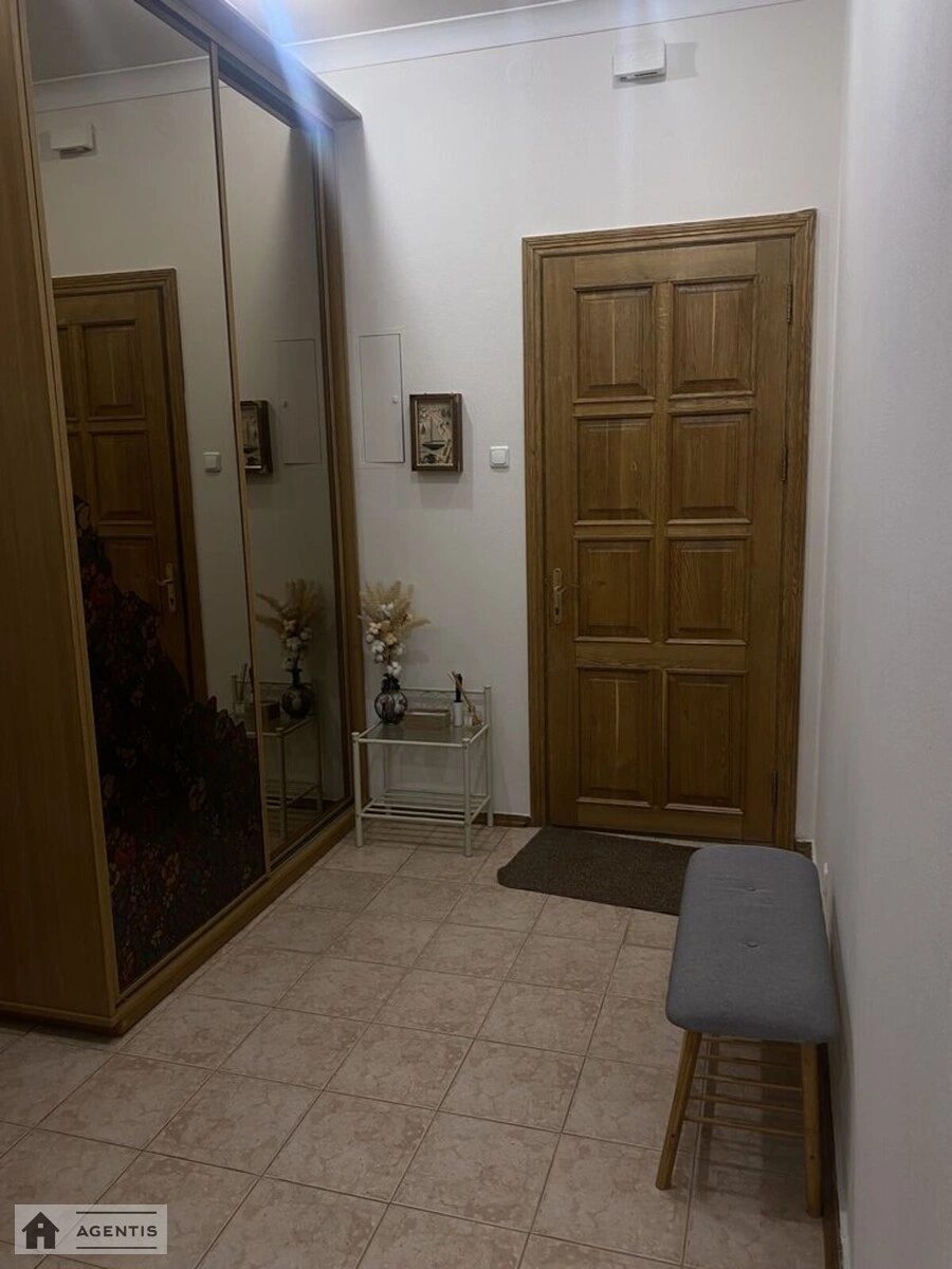 Apartment for rent 2 rooms, 62 m², 4th fl./4 floors. 34, Zhylyanska 34, Kyiv. 