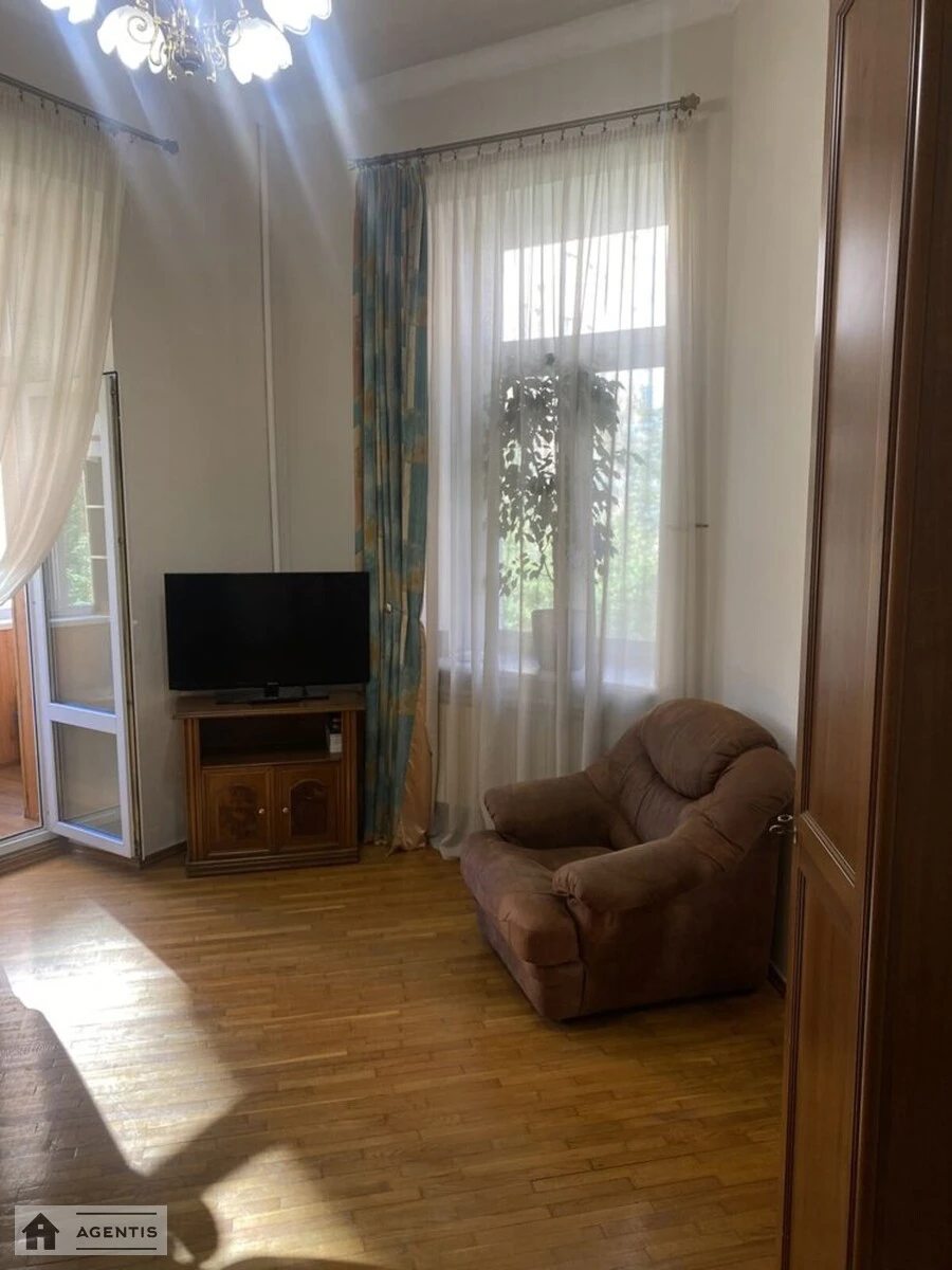 Apartment for rent 2 rooms, 62 m², 4th fl./4 floors. 34, Zhylyanska 34, Kyiv. 