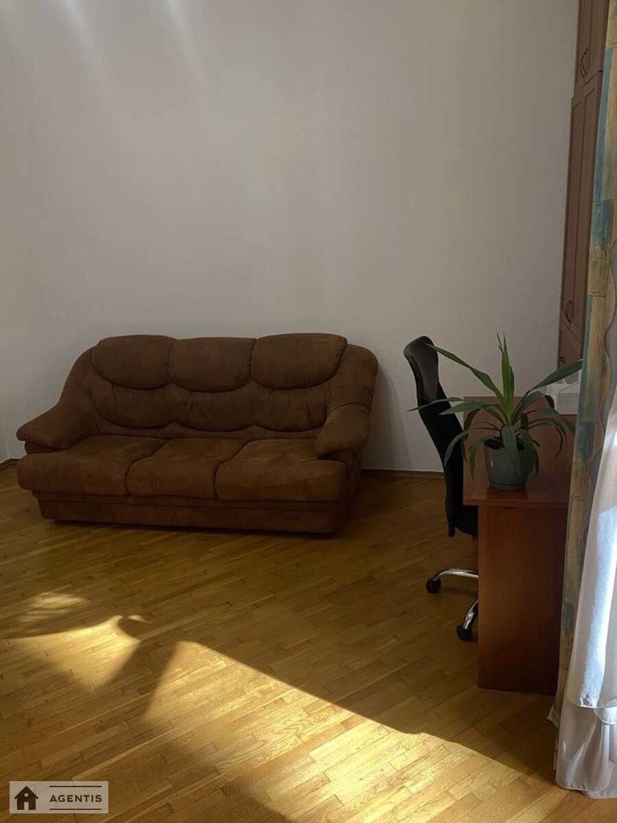 Apartment for rent 2 rooms, 62 m², 4th fl./4 floors. 34, Zhylyanska 34, Kyiv. 