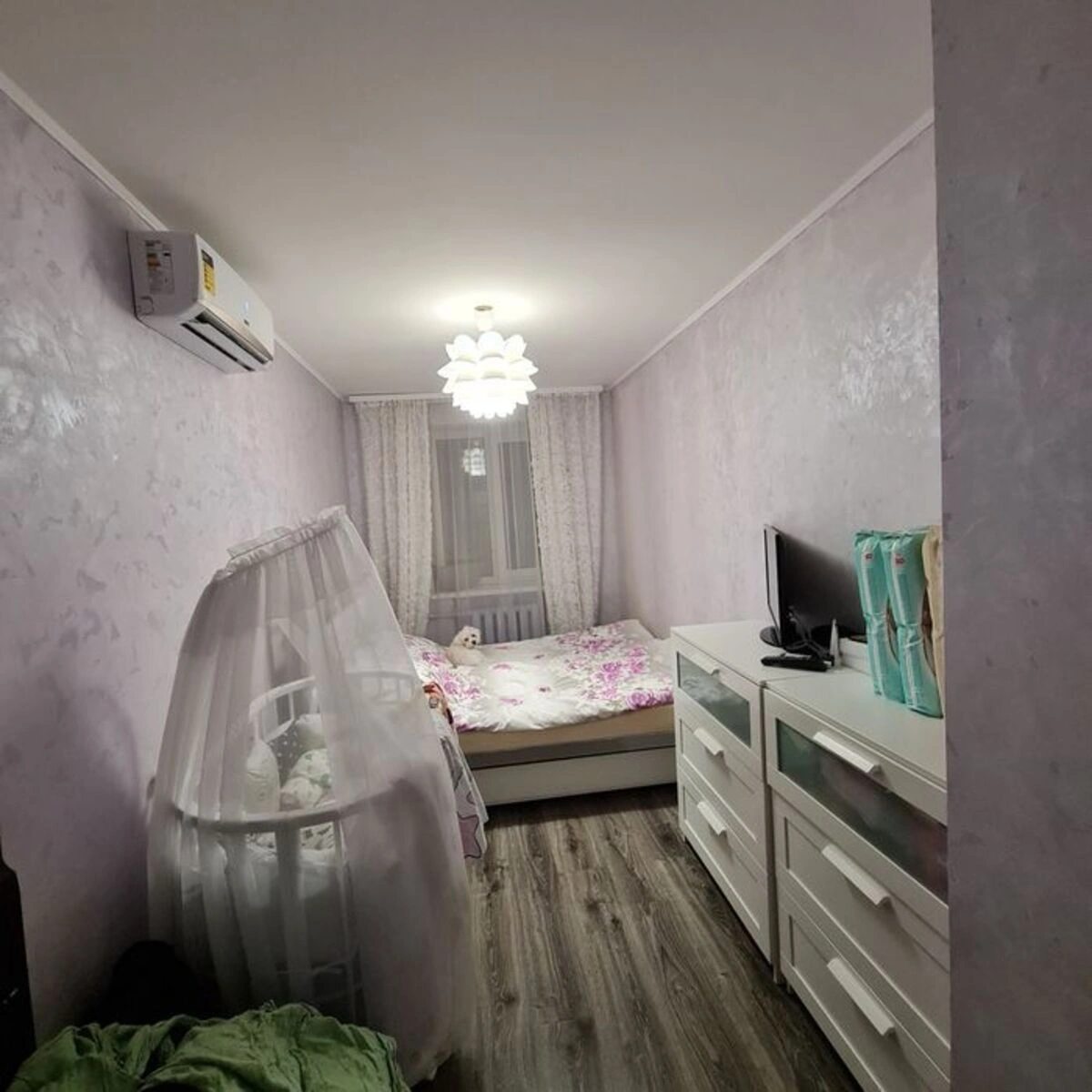 Продаж квартири 2 кімнати, 40 m², 3 пов./3 поверхи. 17, Марії Примаченко , Софіївська Борщагівка. 