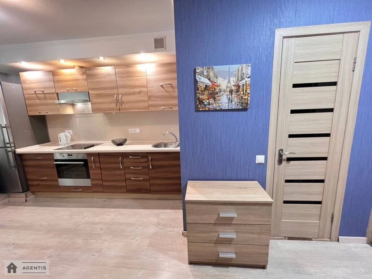 Здам квартиру 1 кімната, 18 m², 1 пов./5 поверхів. 124, Горлівська 124, Київ. 