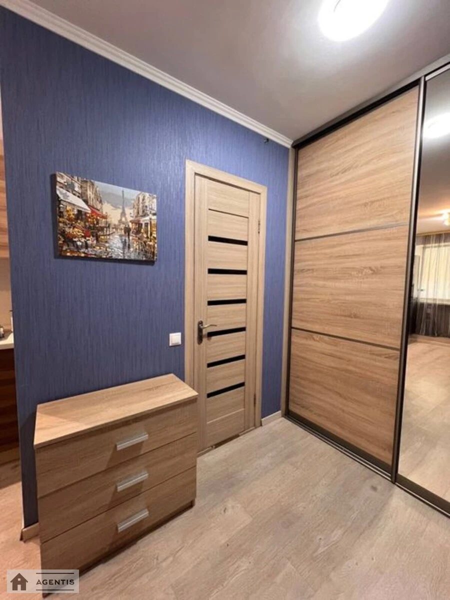 Apartment for rent 1 room, 18 m², 1st fl./5 floors. 124, Gorlivska 124, Kyiv. 