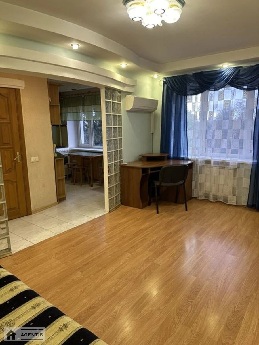 Сдам квартиру 2 комнаты, 43 m², 4 эт./9 этажей. 70, Берестейський просп. (Перемоги), Киев. 