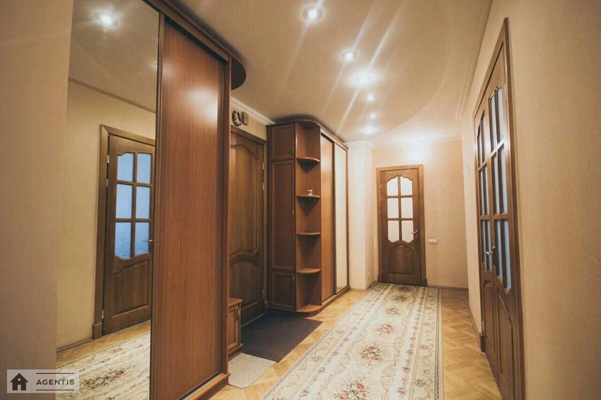 Apartment for rent 2 rooms, 83 m², 2nd fl./9 floors. Pecherskyy rayon, Kyiv. 