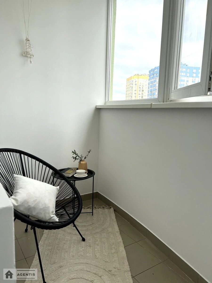 Сдам квартиру 1 комната, 49 m², 15 эт./25 этажей. 14, Воскресенская 14, Киев. 