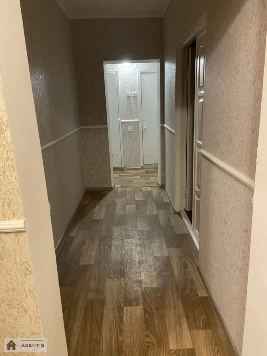 Apartment for rent 3 rooms, 65 m², 5th fl./9 floors. Dniprovskyy rayon, Kyiv. 