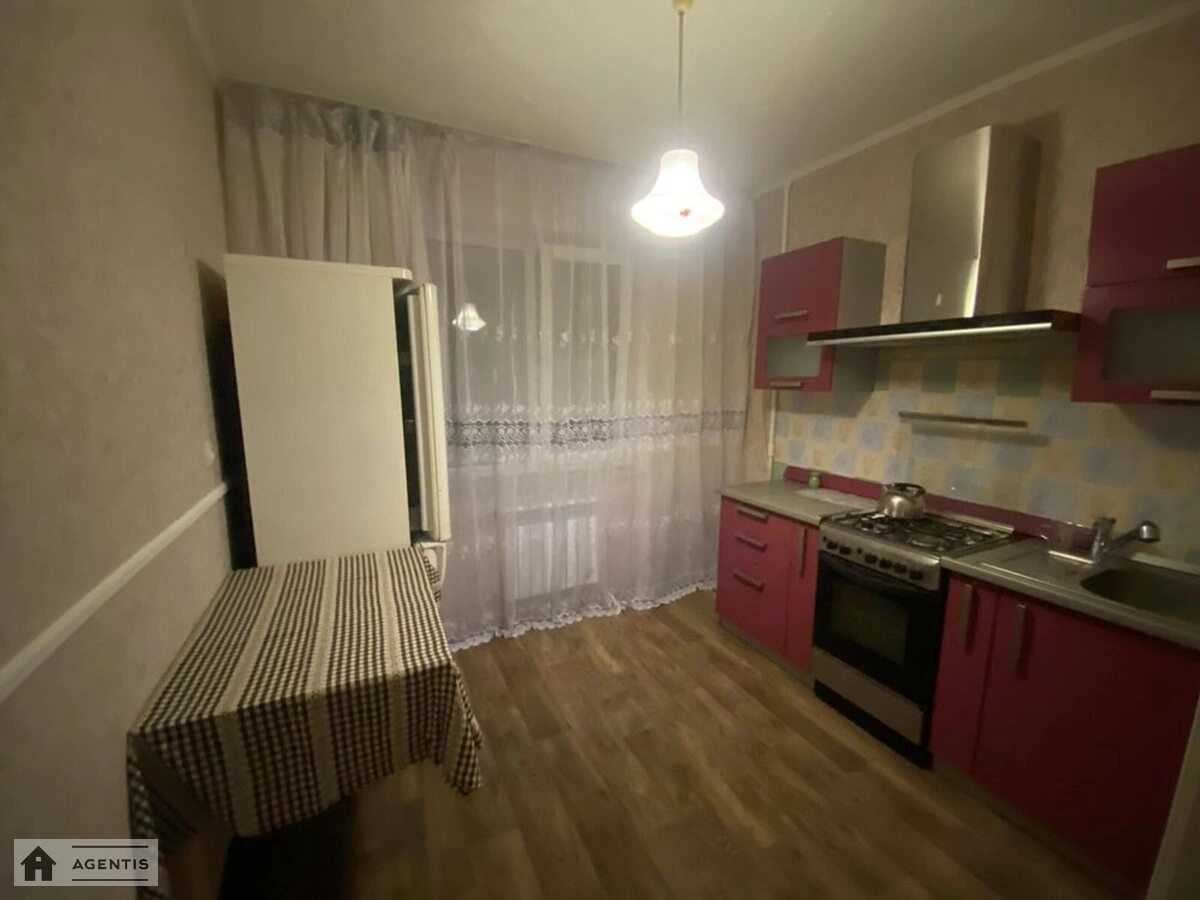 Сдам квартиру 3 комнаты, 65 m², 5 эт./9 этажей. Днепровский район, Киев. 