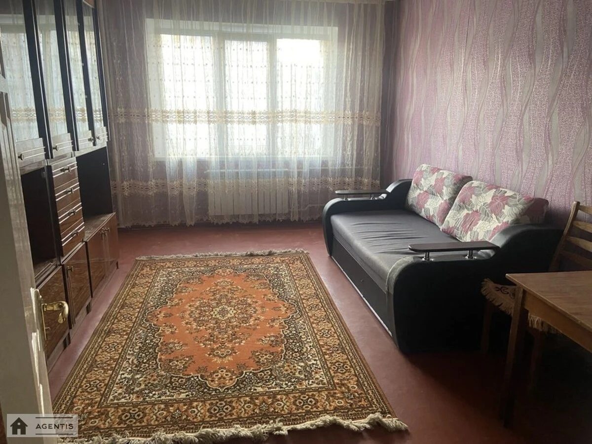 Apartment for rent 3 rooms, 65 m², 5th fl./9 floors. Dniprovskyy rayon, Kyiv. 