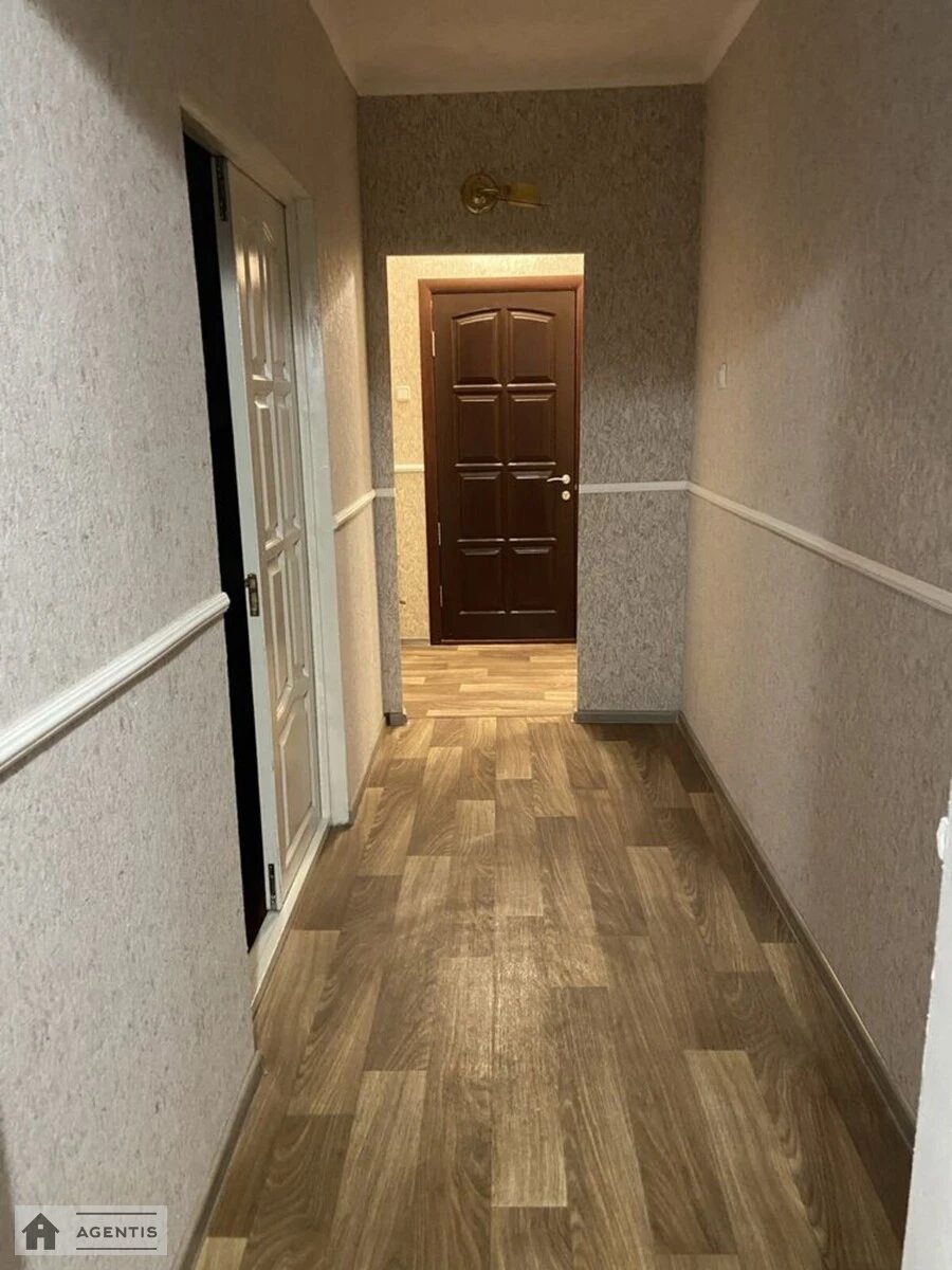 Apartment for rent 3 rooms, 65 m², 5th fl./9 floors. Dniprovskyy rayon, Kyiv. 