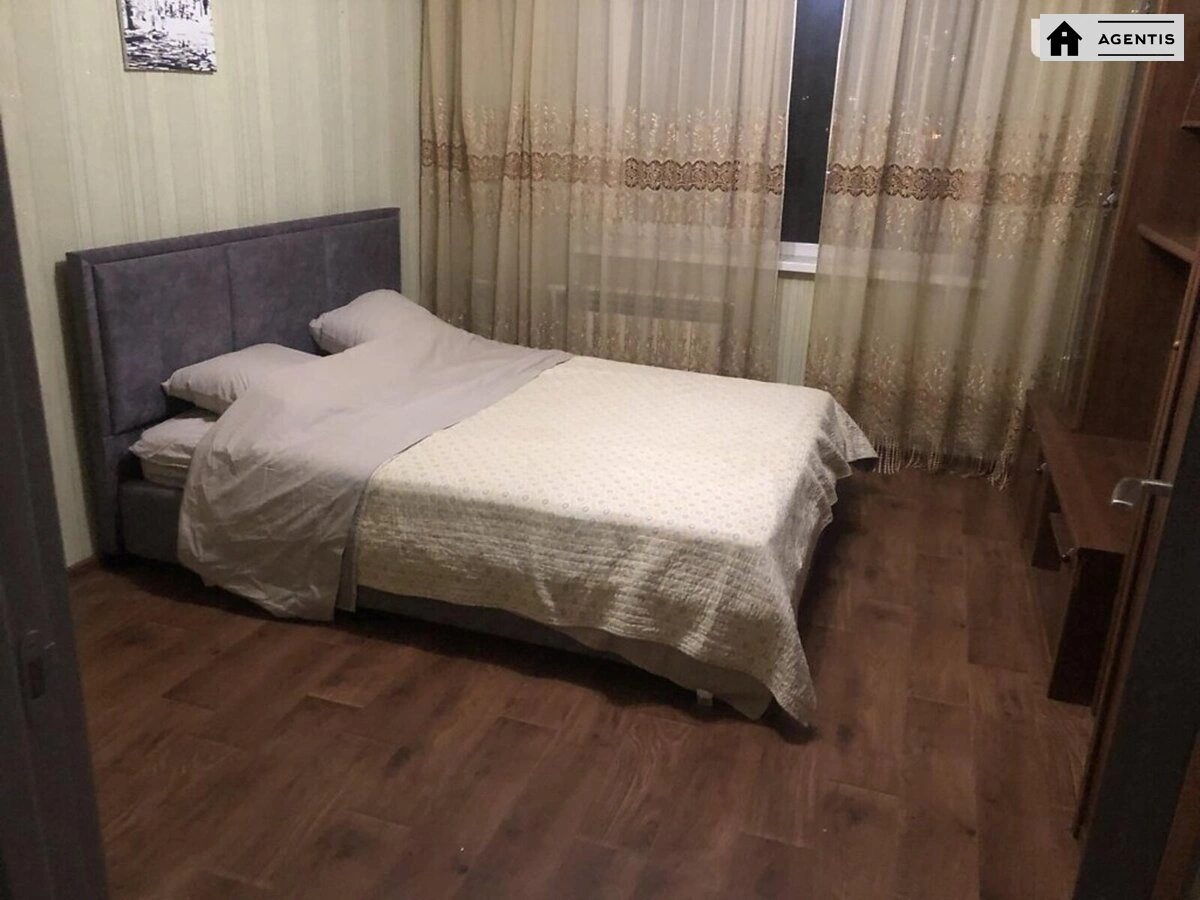 Здам квартиру 3 кімнати, 78 m², 5 пов./16 поверхів. 19, Ревуцького 19, Київ. 