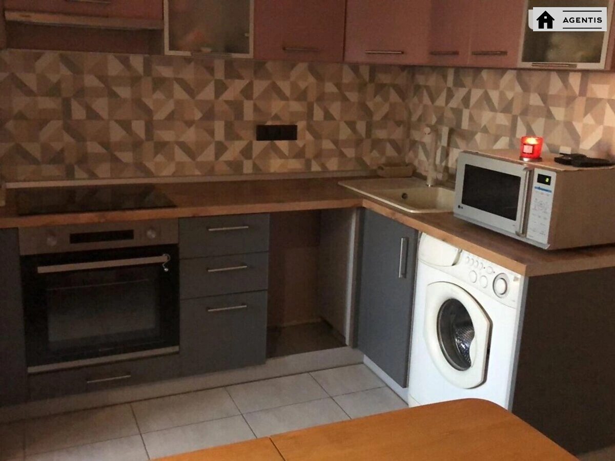 Здам квартиру 3 кімнати, 78 m², 5 пов./16 поверхів. 19, Ревуцького 19, Київ. 