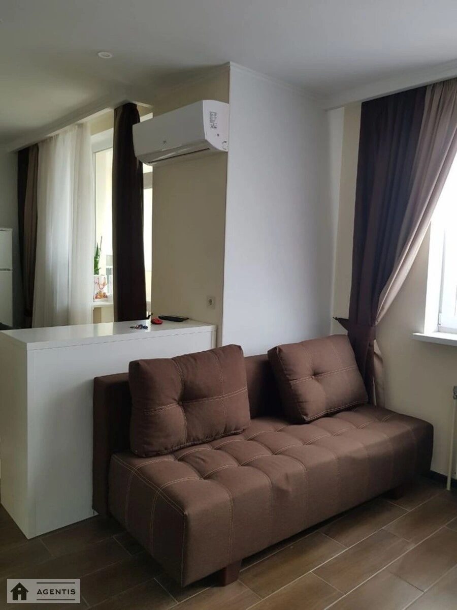 Apartment for rent 1 room, 50 m², 11th fl./21 floors. 4, Nyvska vul., Kyiv. 