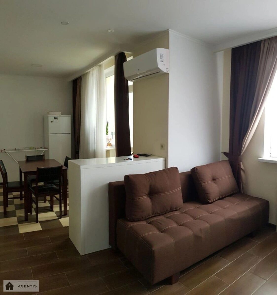 Apartment for rent 1 room, 50 m², 11th fl./21 floors. 4, Nyvska vul., Kyiv. 