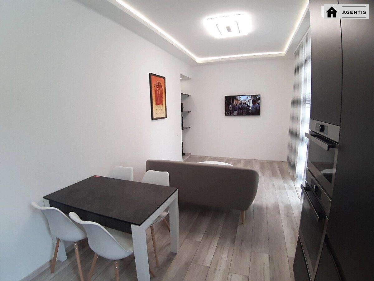 Сдам квартиру 2 комнаты, 62 m², 2 эт./4 этажа. 10, Пирогова 10, Киев. 