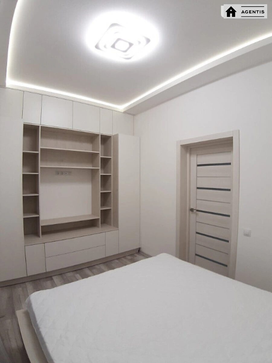 Сдам квартиру 2 комнаты, 62 m², 2 эт./4 этажа. 10, Пирогова 10, Киев. 