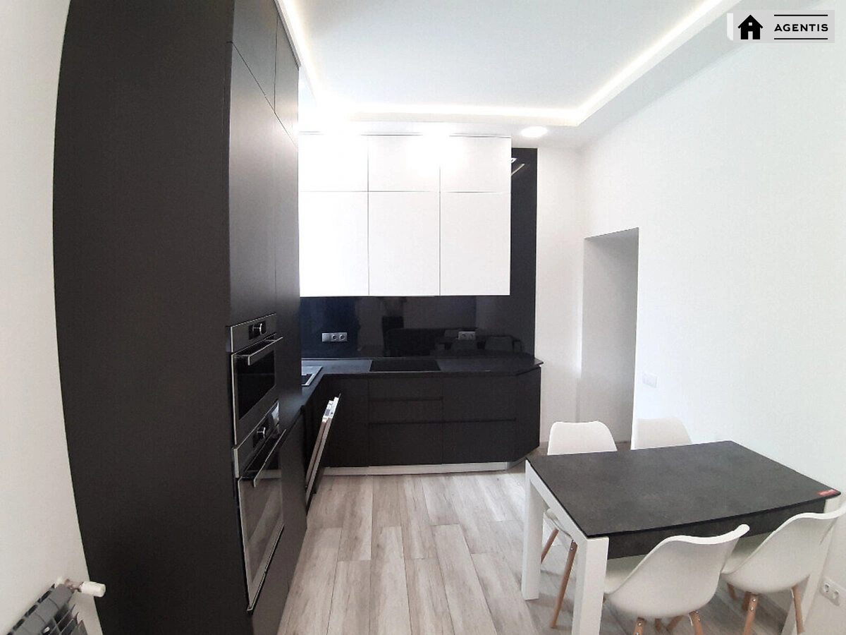 Сдам квартиру 2 комнаты, 62 m², 2 эт./4 этажа. 10, Пирогова 10, Киев. 