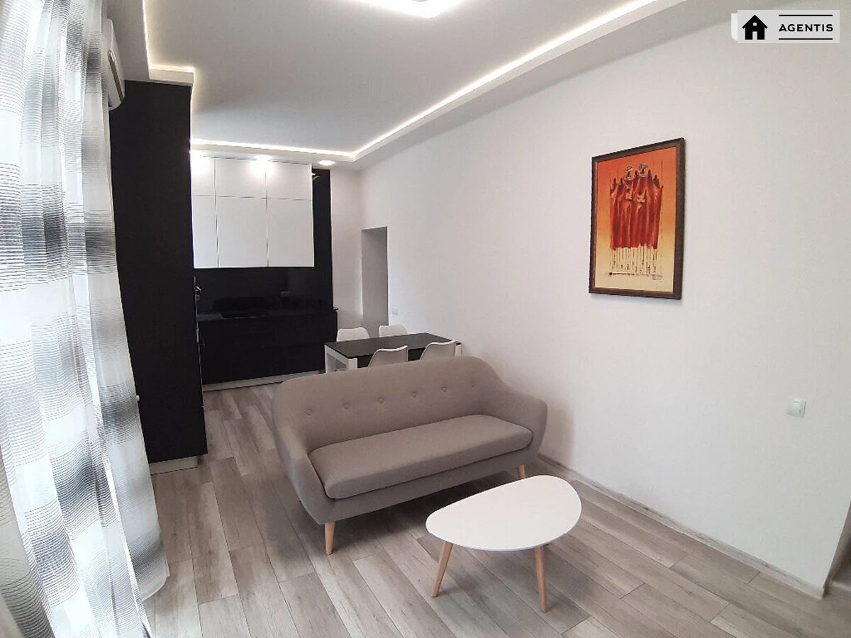 Apartment for rent 2 rooms, 62 m², 2nd fl./4 floors. 10, Pyrogova 10, Kyiv. 