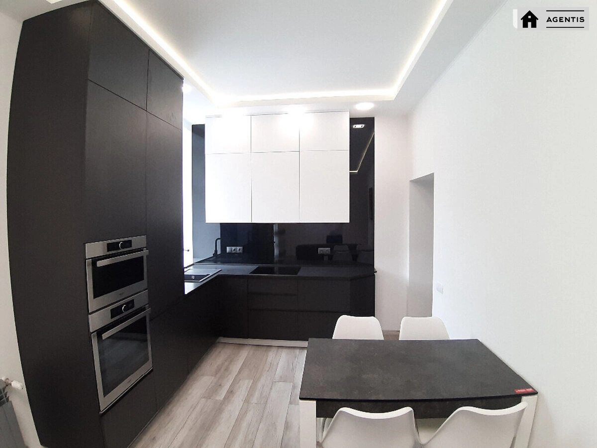 Сдам квартиру 2 комнаты, 62 m², 2 эт./4 этажа. 10, Пирогова 10, Киев. 