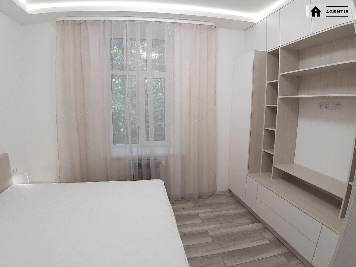 Apartment for rent 2 rooms, 62 m², 2nd fl./4 floors. 10, Pyrogova 10, Kyiv. 