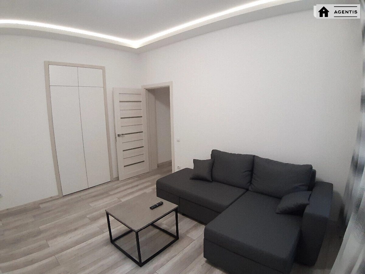 Apartment for rent 2 rooms, 62 m², 2nd fl./4 floors. 10, Pyrogova 10, Kyiv. 