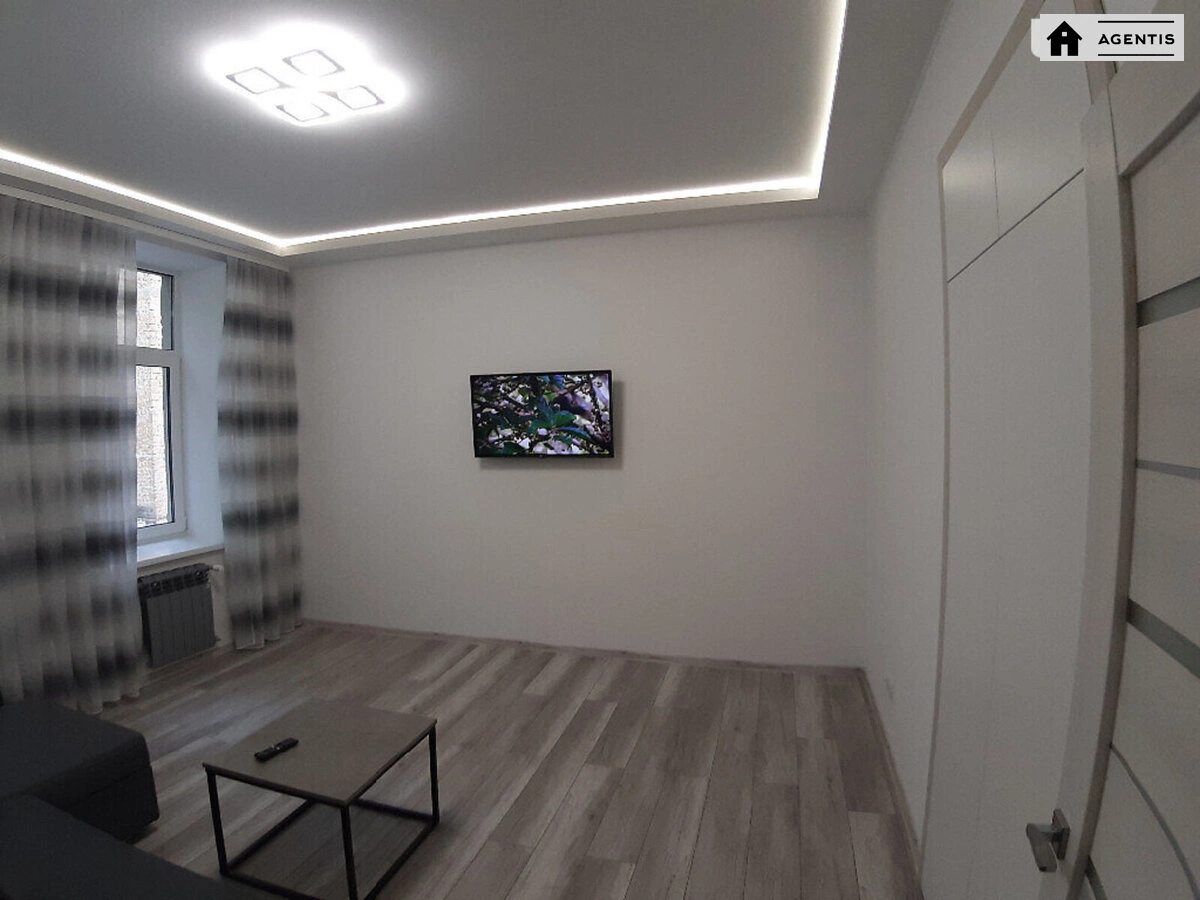 Здам квартиру 2 кімнати, 62 m², 2 пов./4 поверхи. 10, Пирогова 10, Київ. 