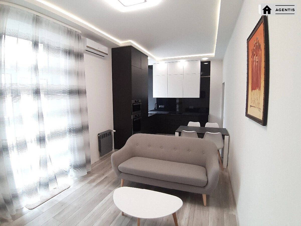 Apartment for rent 2 rooms, 62 m², 2nd fl./4 floors. 10, Pyrogova 10, Kyiv. 