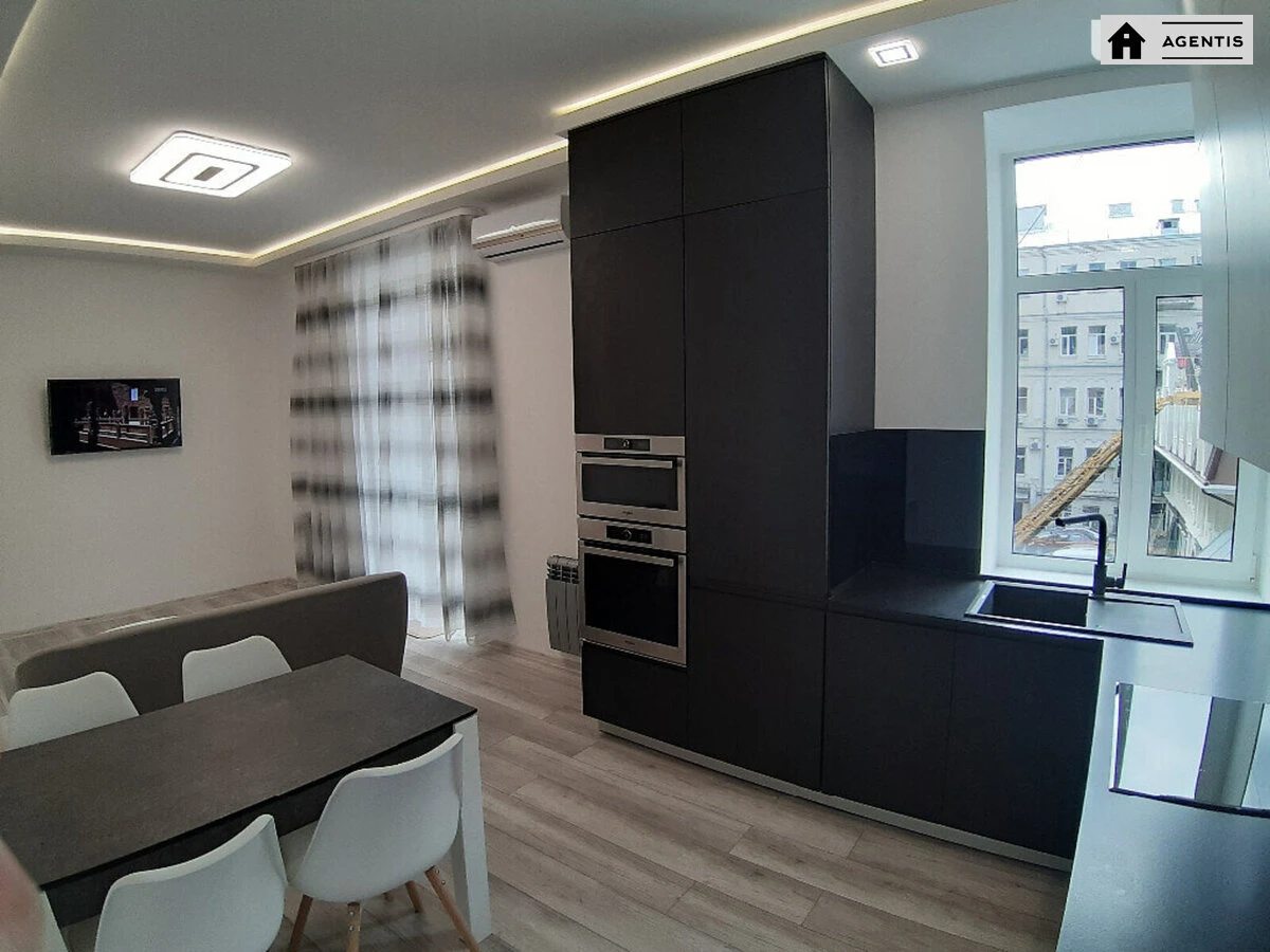 Apartment for rent 2 rooms, 62 m², 2nd fl./4 floors. 10, Pyrogova 10, Kyiv. 