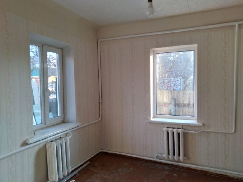 Продам частину житлового будинку. 3 rooms, 50 m², 1 floor. Исполкомовская, Харків. 