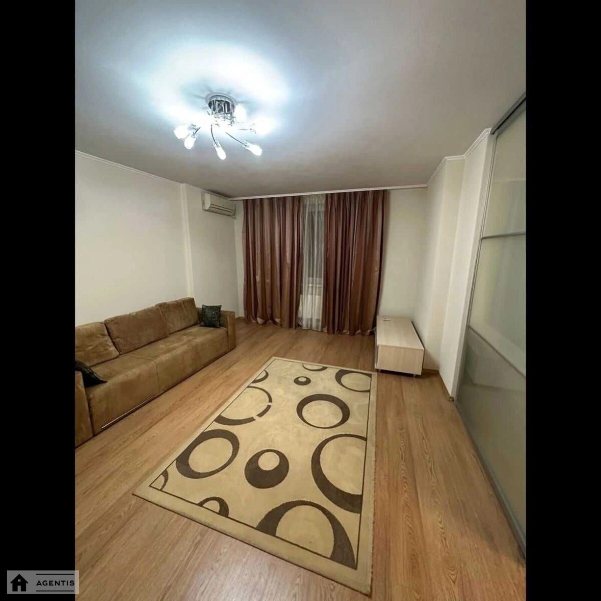 Apartment for rent 1 room, 50 m², 4th fl./9 floors. Rayisy Okipnoyi vul., Kyiv. 