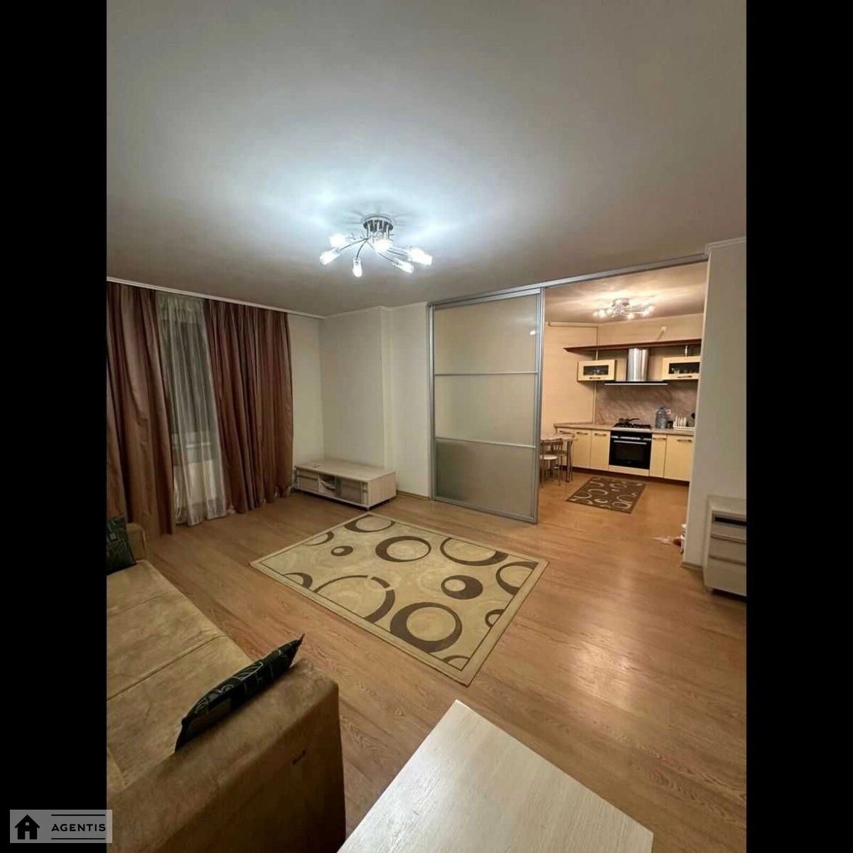 Apartment for rent 1 room, 50 m², 4th fl./9 floors. Rayisy Okipnoyi vul., Kyiv. 