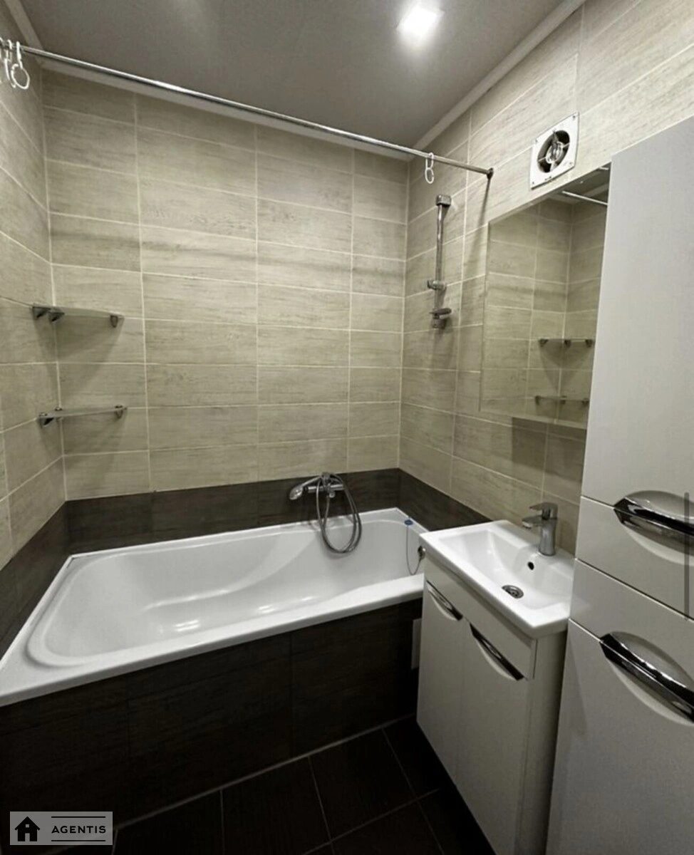 Apartment for rent 1 room, 38 m², 10th fl./12 floors. 61, Shalimova , Kyiv. 