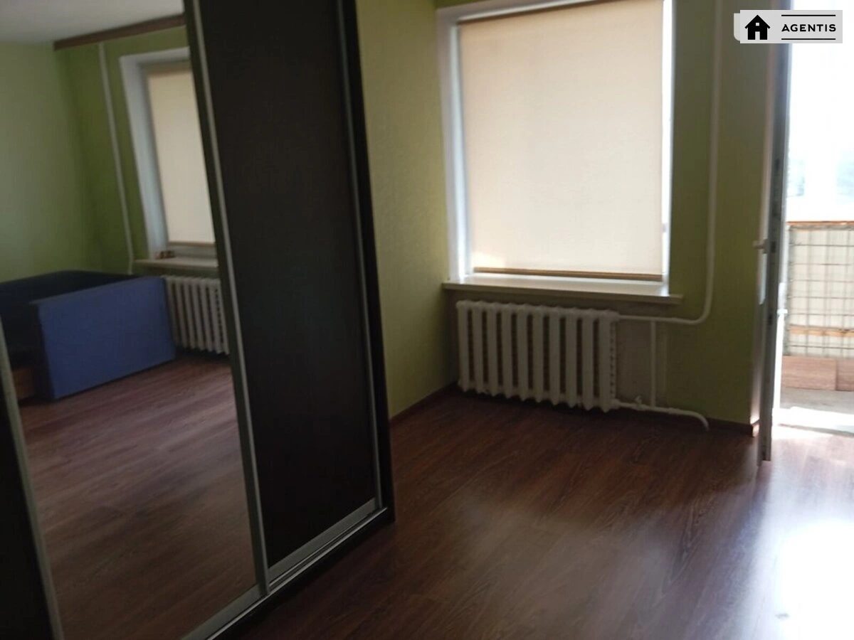 Здам квартиру 1 кімната, 33 m², 6 пов./9 поверхів. 19, Смілянська 19, Київ. 