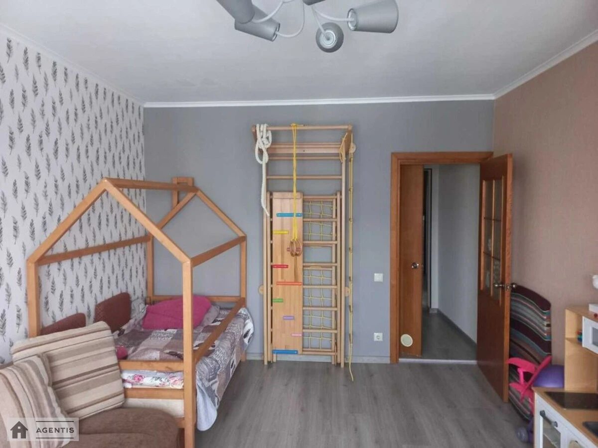 Здам квартиру 3 кімнати, 95 m², 21 пов./22 поверхи. 13, Краківська 13, Київ. 