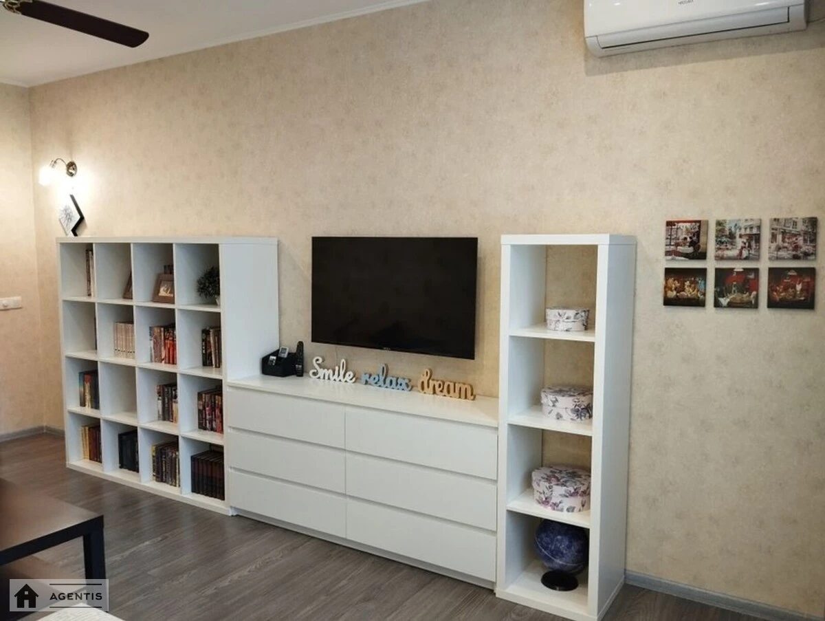 Сдам квартиру 2 комнаты, 71 m², 12 эт./17 этажей. 25, Дениса Рачінського вул. (Комбінатна), Киев. 