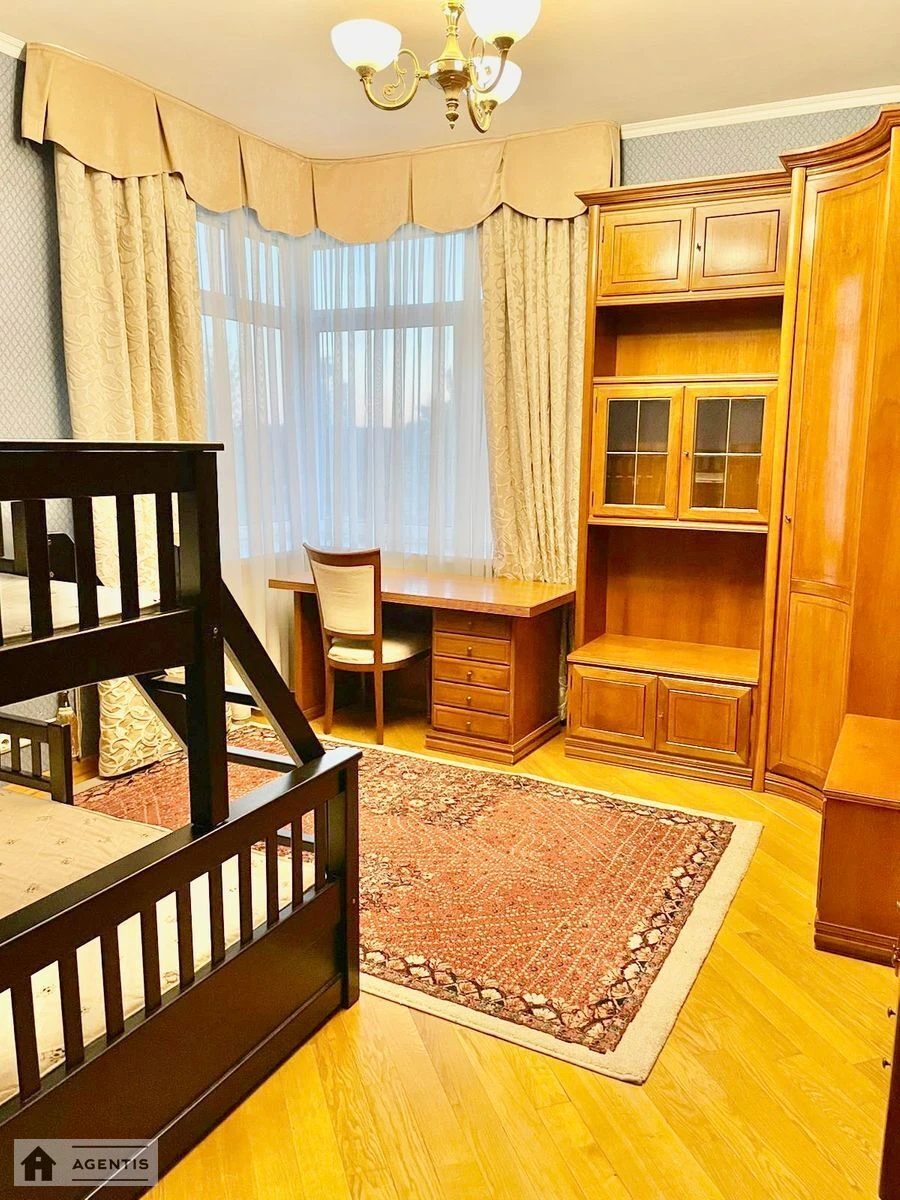 Сдам квартиру 3 комнаты, 120 m², 5 эт./23 этажа. 30, Леси Украинки 30, Киев. 