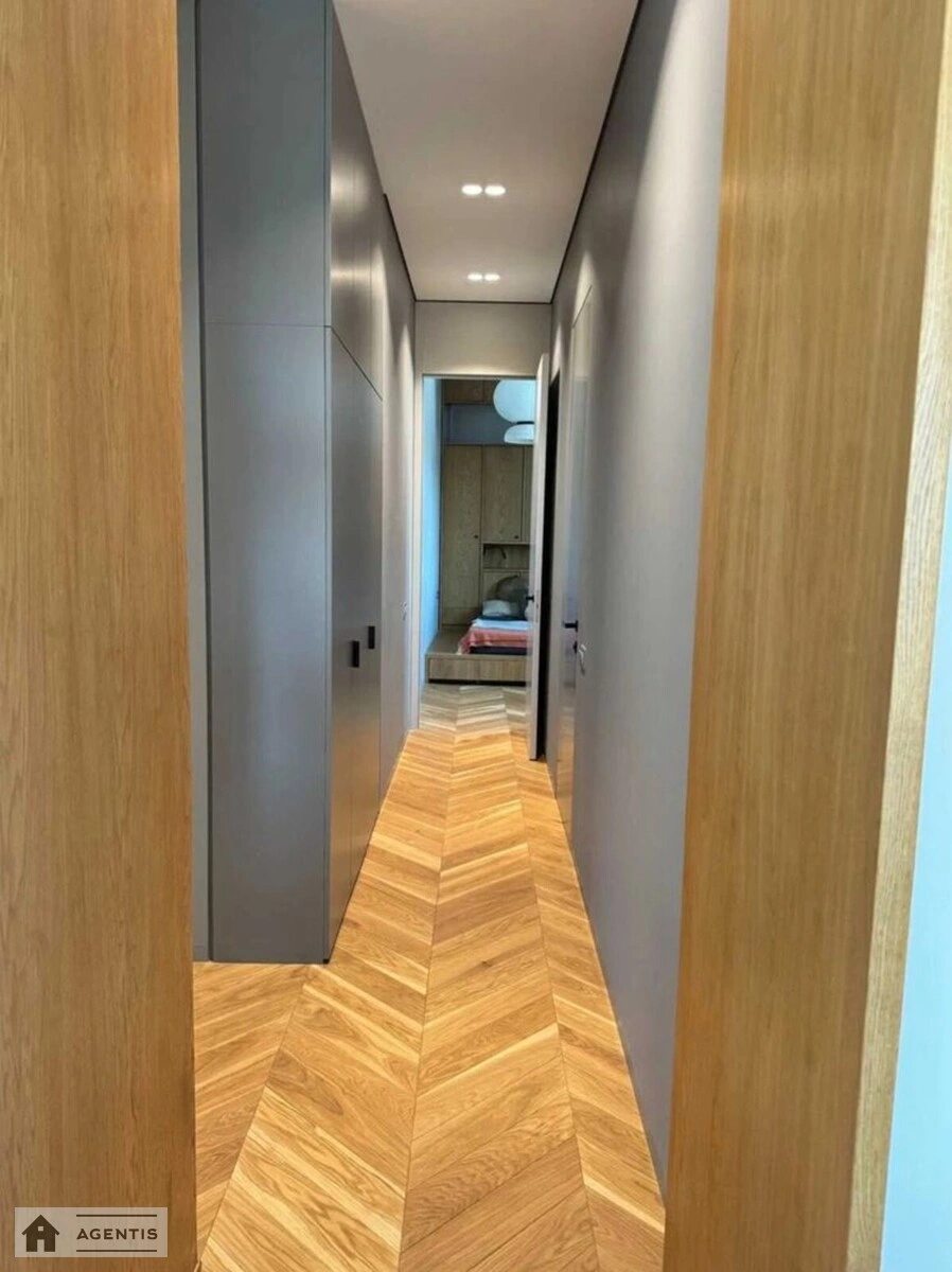 Сдам квартиру 3 комнаты, 104 m², 5 эт./6 этажей. 5, Бессарабская 5, Киев. 