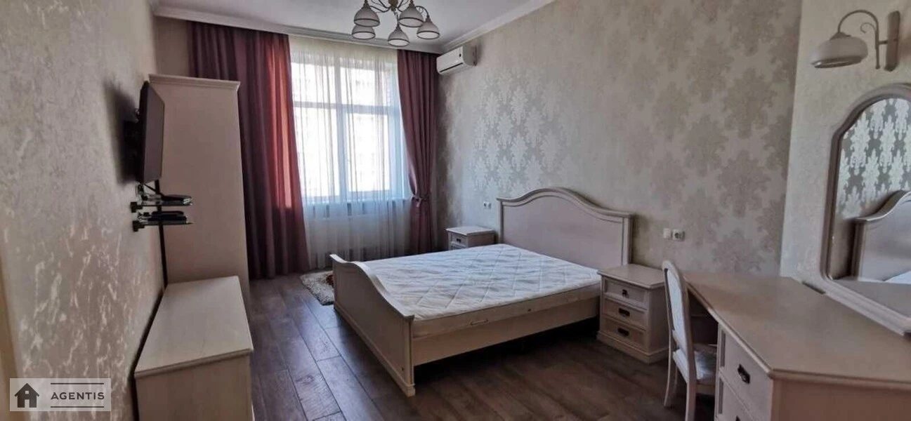 Apartment for rent 3 rooms, 120 m², 4th fl./14 floors. 66, Dmytrivska 66, Kyiv. 